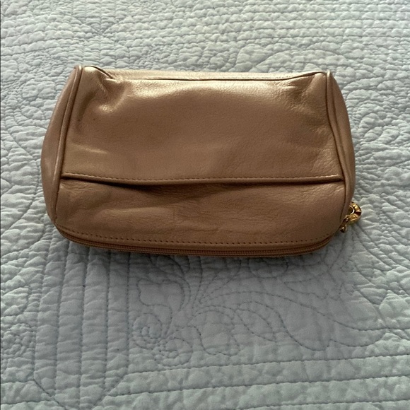Nine West Gold Cosmetic Bag/Clutch/Shoulder Bag with Sleek Design - Picture 3 of 9
